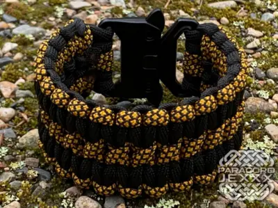 Paracord náramek (19 cm) black - gold