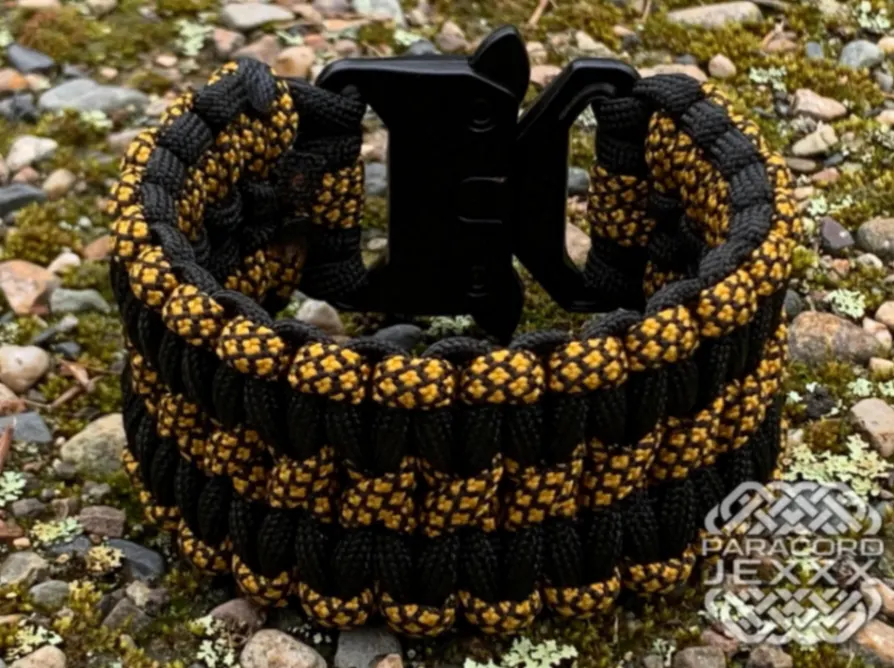 Paracord náramek (19 cm) black - gold 1